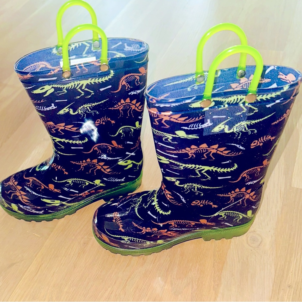 Boy’s Light Up Rain Boots. Size 13/1